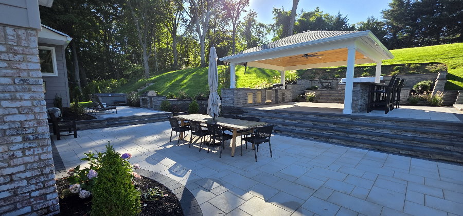outdoor kitchen with pergola and MSI stacked stone coal canyon